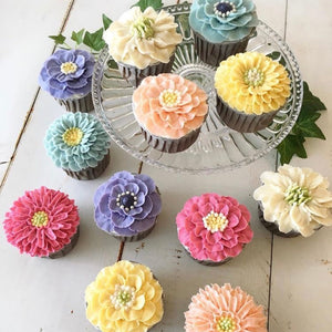 ひと絞りでテーブルが花畑♪ 『餡クリームフラワーカップケーキ』